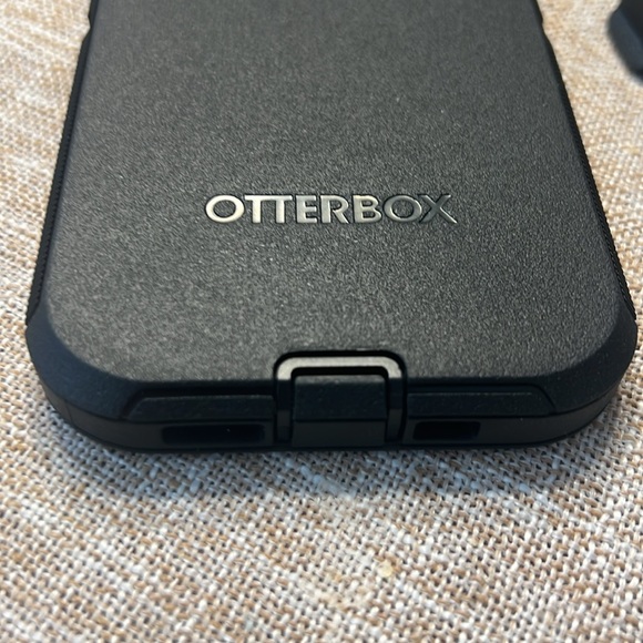 iPhone 14 Pro Otter Box Case - Picture 10 of 16